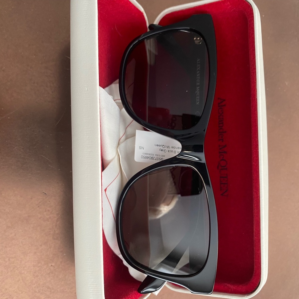 Alexander McQueen NWT Glossy Black sunglasses 🕶️